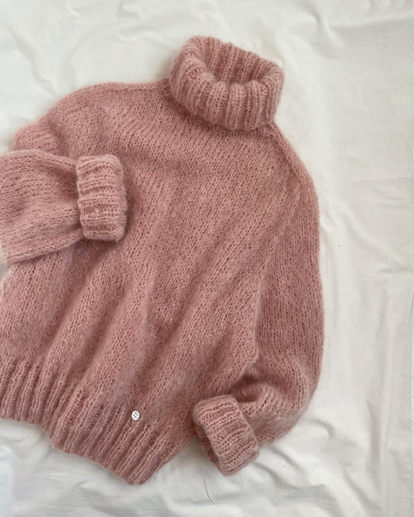 Fashionable Chunky Neckline Sweater Knitting Pattern