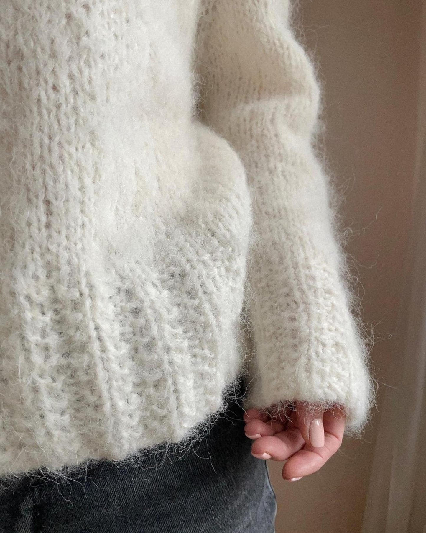 Fashionable Chunky Neckline Sweater Knitting Pattern