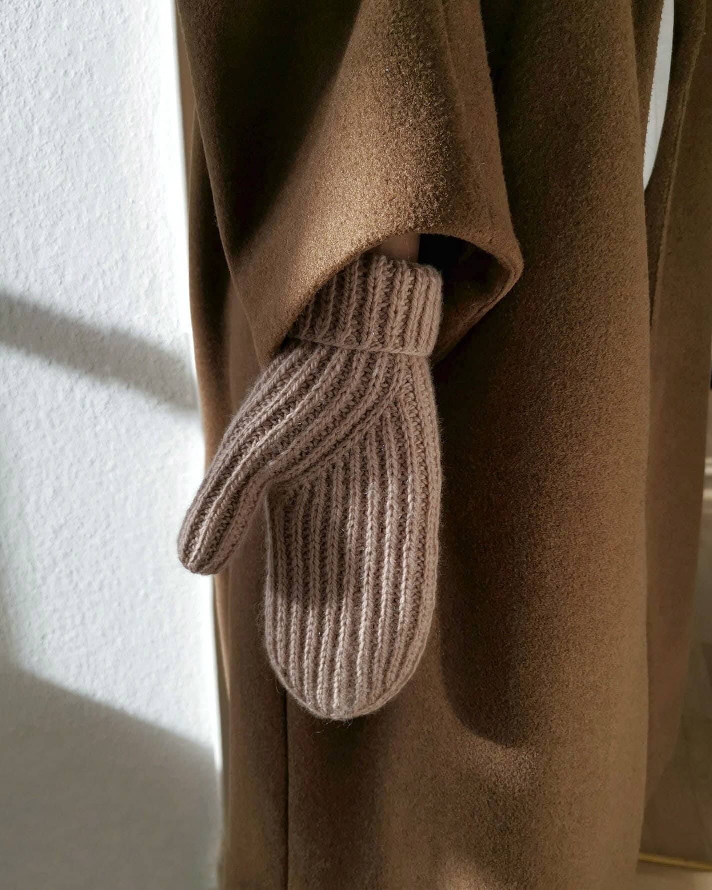 Adult Winter Mittens Knitting Pattern